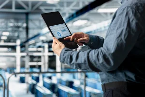 Integrazione dei tag RFID con l'Internet delle Cose (IoT) per industrie intelligenti